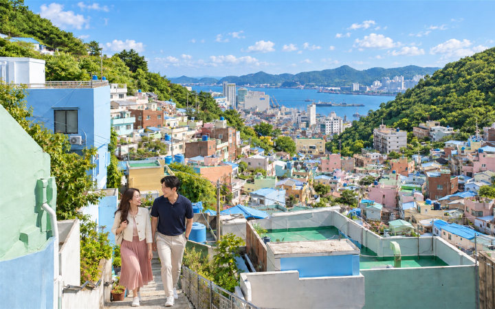 부산 감천문화마을 (AI 연출 이미지)